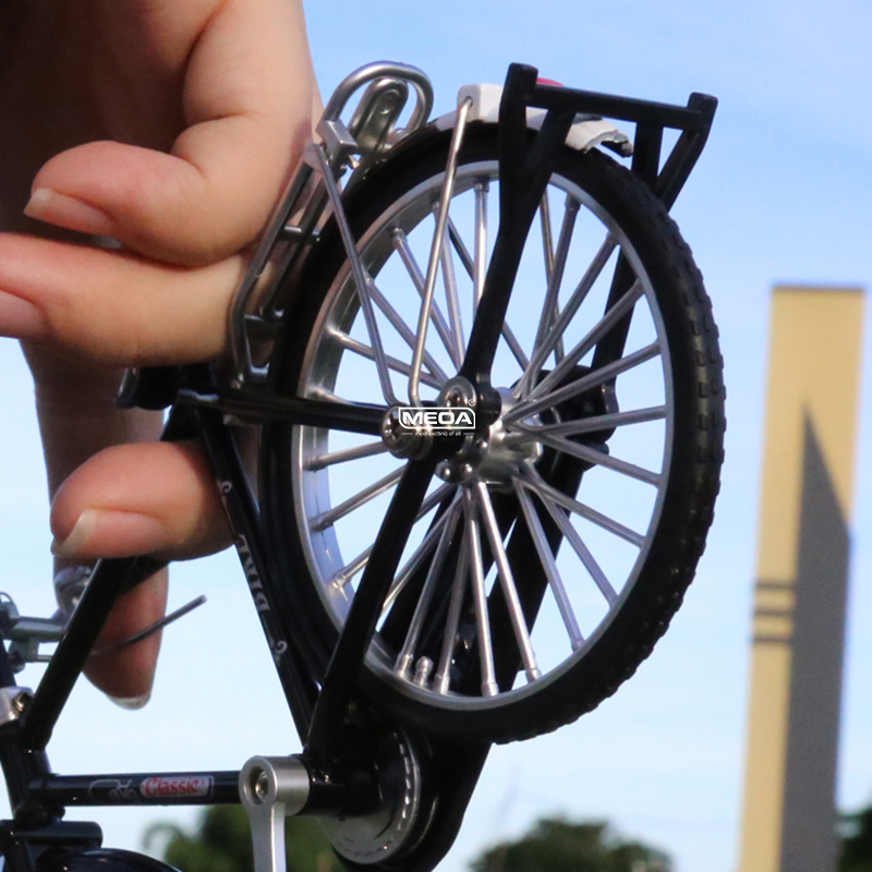 Mountain Biking For Kids - 1:10 Scale Die-Cast Alloy Mini Mountain